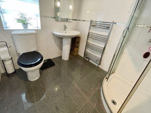 Shower room- click for photo gallery